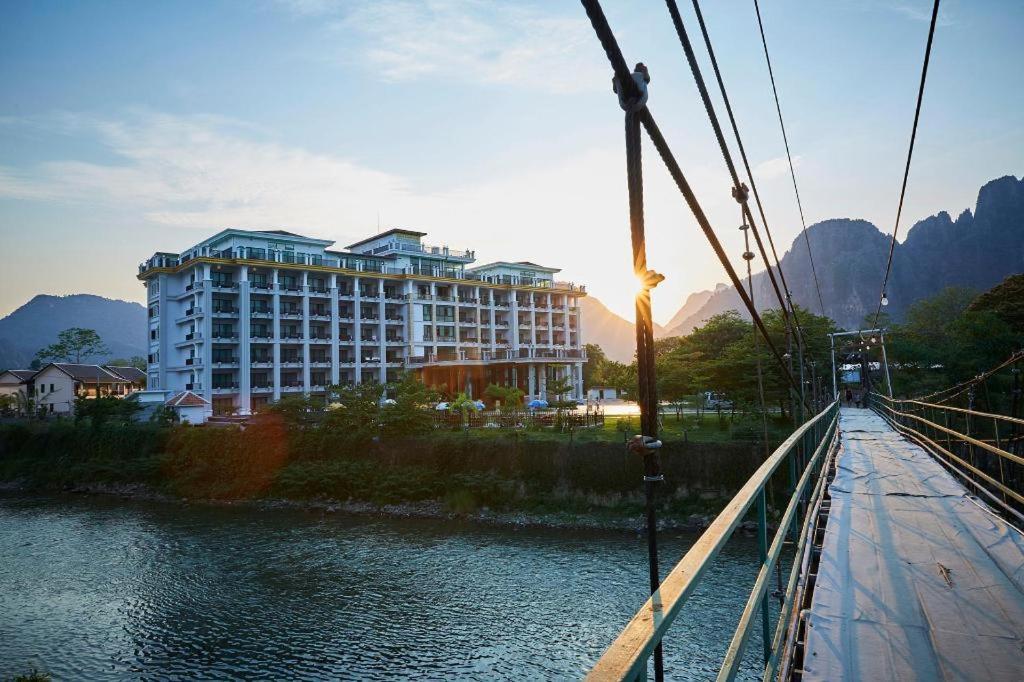Thavisouk Riverside Hotel Vang Vieng Buitenkant foto