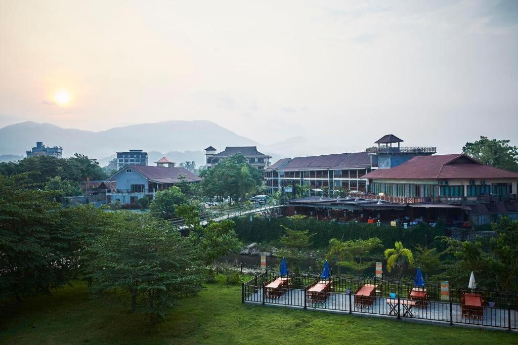 Thavisouk Riverside Hotel Vang Vieng Buitenkant foto