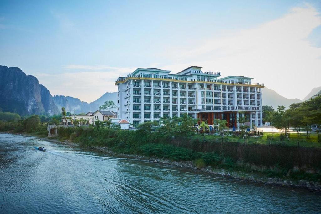 Thavisouk Riverside Hotel Vang Vieng Buitenkant foto