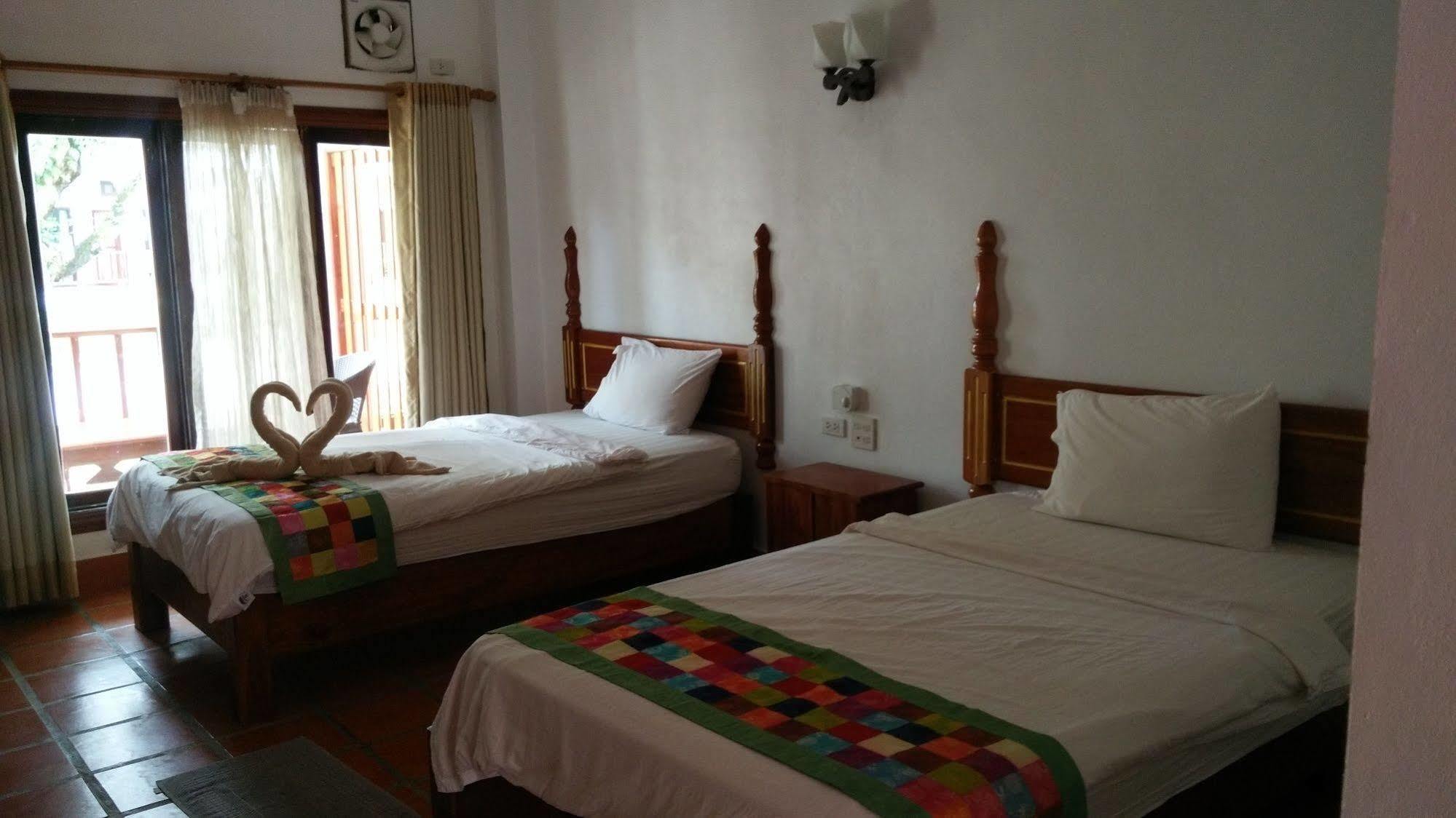 Thavisouk Riverside Hotel Vang Vieng Buitenkant foto