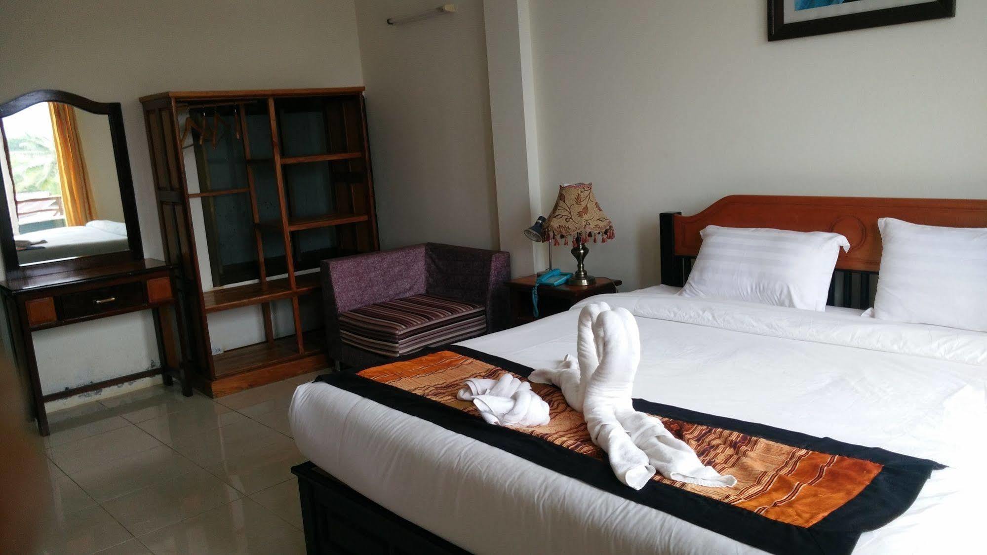 Thavisouk Riverside Hotel Vang Vieng Buitenkant foto