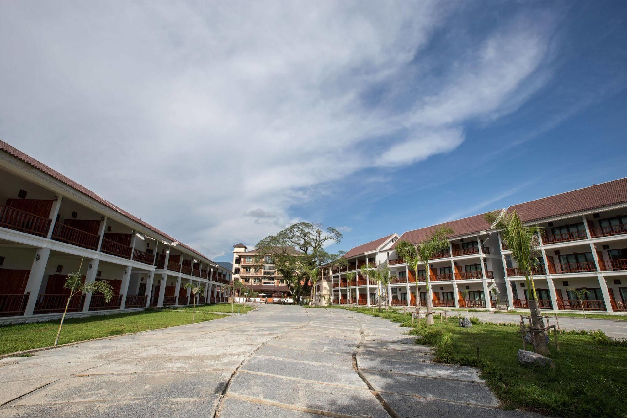 Thavisouk Riverside Hotel Vang Vieng Buitenkant foto
